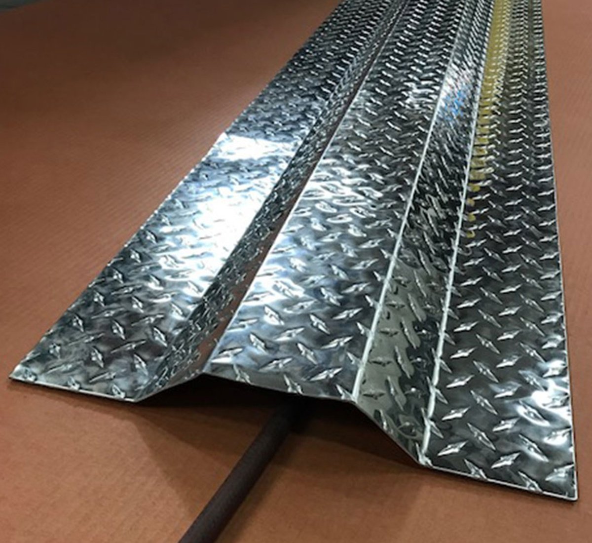 MLC Manufacturing β diamond plate aluminum